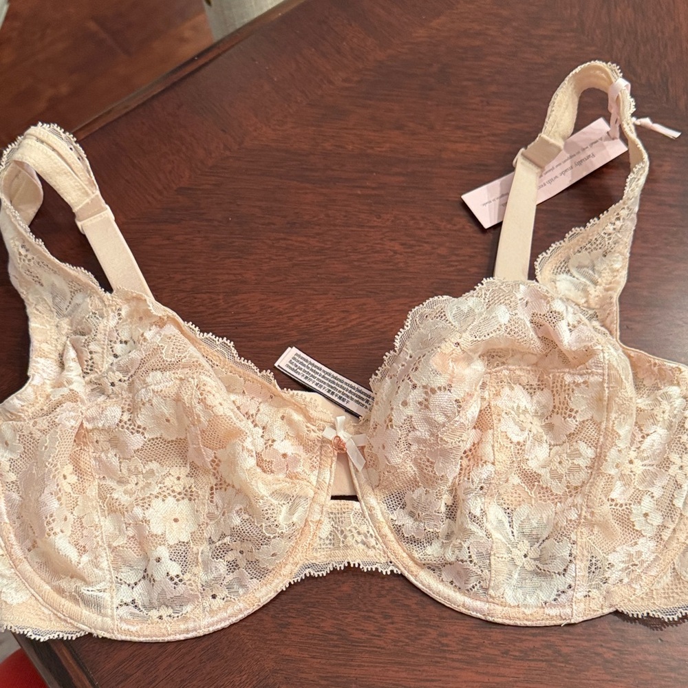 Elegant Lace Underwire Bra - Cream